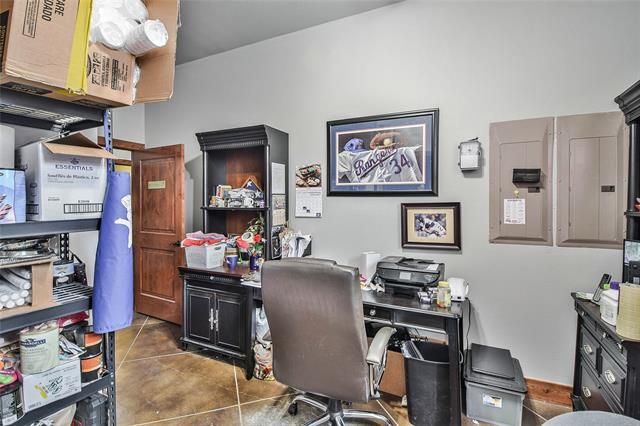 105 W Pearl St, Granbury, TX 76048